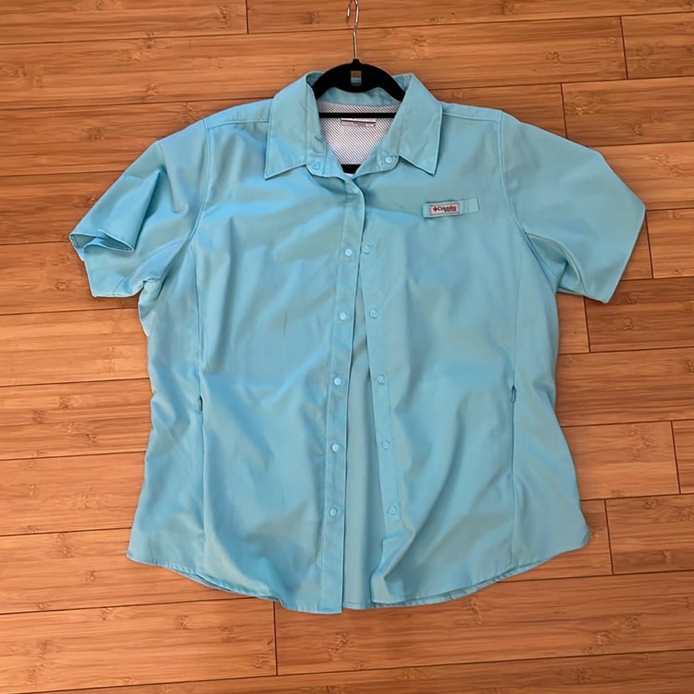 Women’s XL Columbia PFG shirt. Snap buttons and pockets